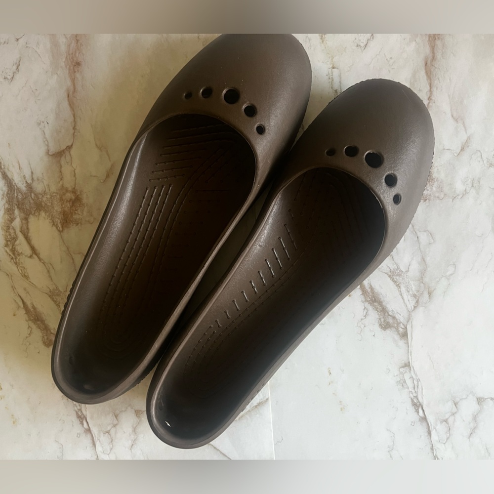 Crocs Dark Brown Flats Size 11